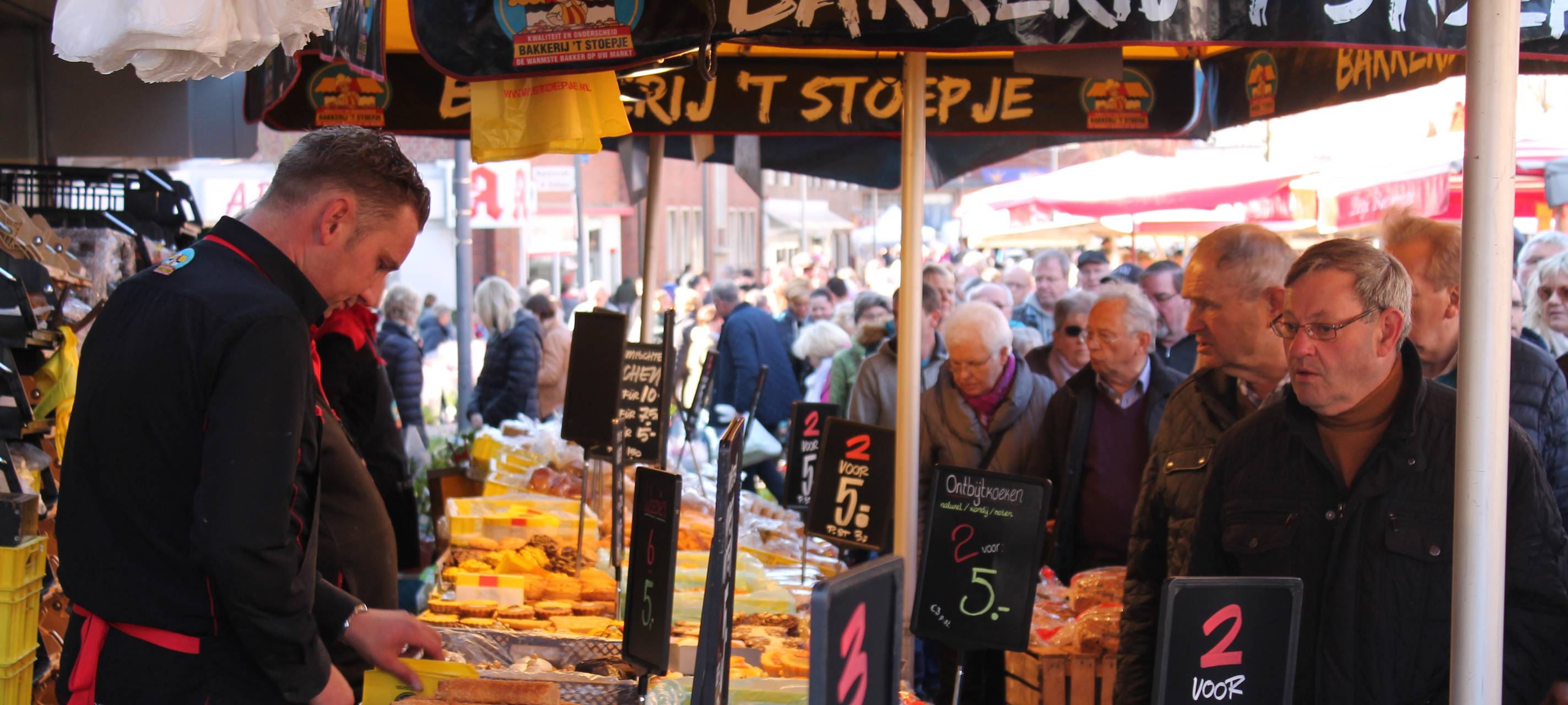 Bummeln und Shoppen: Frühlingsfeste locken Besucher