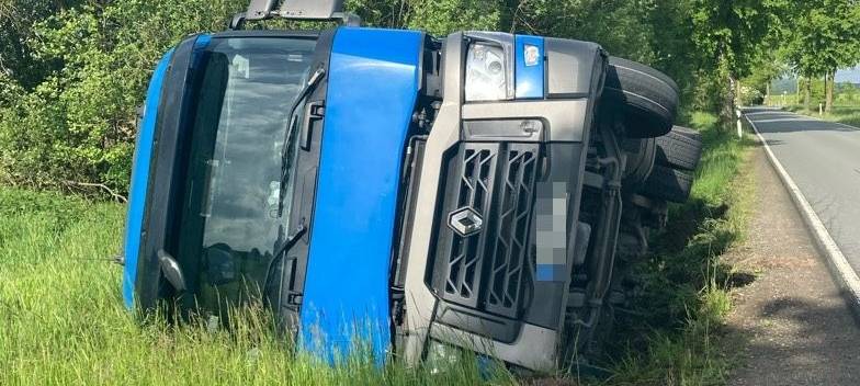 ESKING: LKW umgekippt